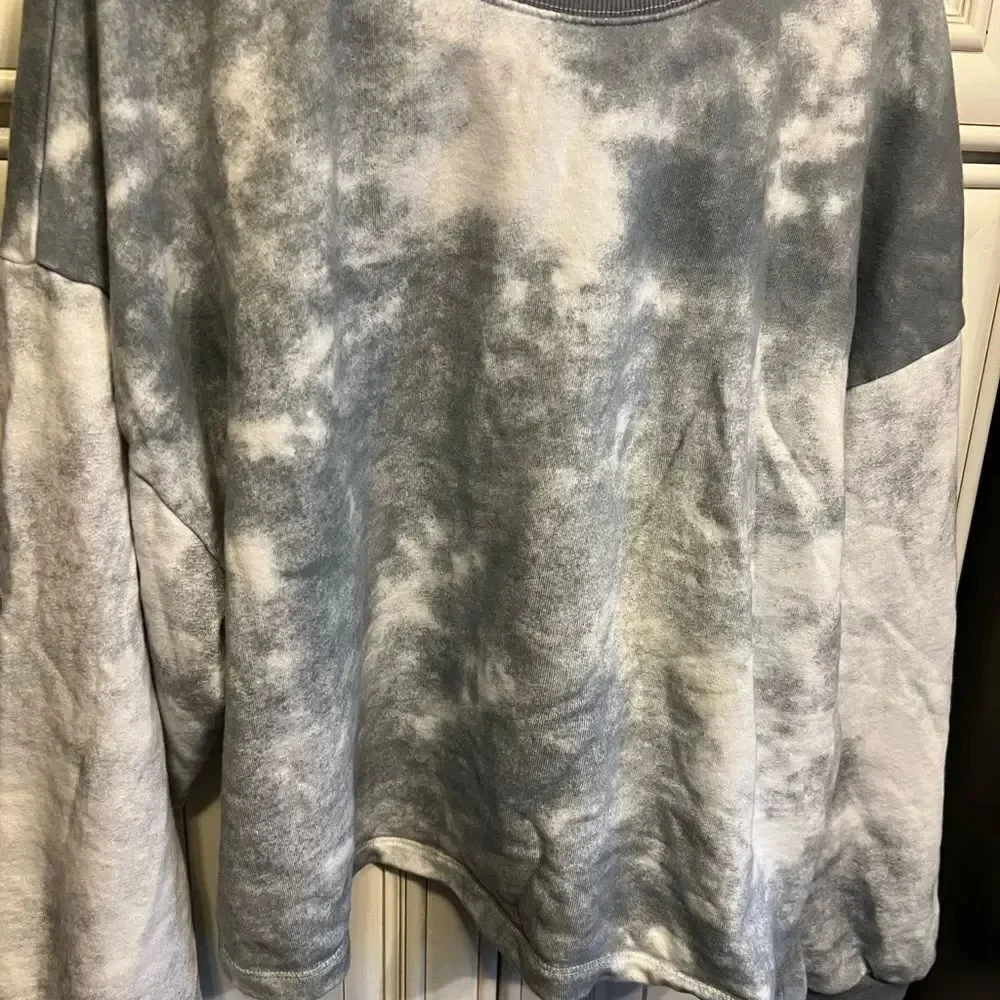 Solar Mist Sweatshirt in Sky L'urv Color:Sky L